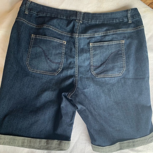 Lane Bryant Mid-Rise Bermuda Shorts Women's Plus Size 22 Stretch Denim Casual - Picture 8 of 9
